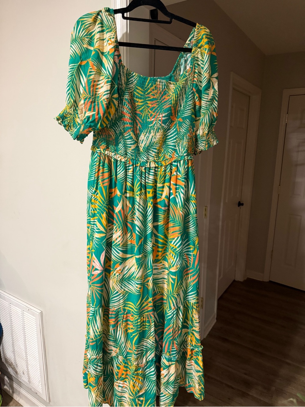 Betsey Johnson Green Tropical Leaf Maxi Dress with Puff Sleeves